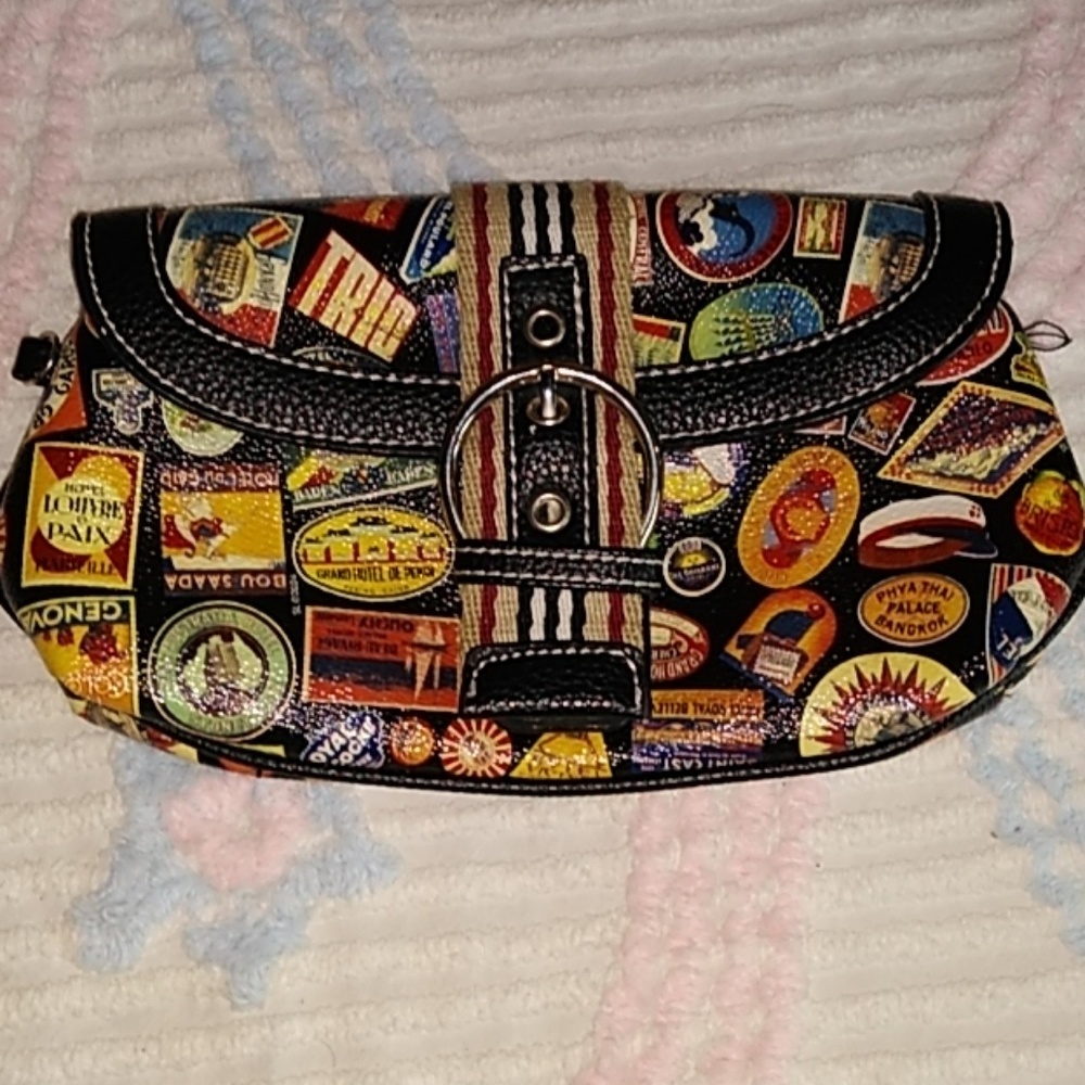 Sydney Love wristlet clutch